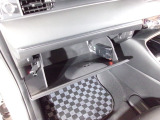 すわり心地の良い運転席・助手席です。長時間のドライブの疲れ軽減に貢献します。どうぞ快適なドライブを。