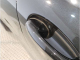 【デザインとの融合】BMWデザイナーが創り出したボディデザインを損なう事のない様に配置とデザインに拘っています。ドアノブについてもBMWの拘りに妥協はありません。