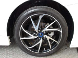 モデリスタ製17インチアルミ装着!タイヤサイズは215/45R17です