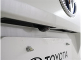 バックモニター付なので後退時に後方が見えるので安心。 車は構造上、死角がたくさんなので万が一を考えると必須ですね。 あくまで補助の為の装備、バックは目視で確認する事が重要ですよ。