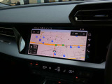 デジタル時代にふさわしいユーザーインターフェース、それがMMIタッチレスポンスです。ボタンやスイッチを減らし、スクリーンにナビゲーション、車両のセッティング、インフォテインメントを集約。