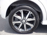 15インチアルミホイール!!格好良くてホイールがあなたの愛車をいっそう輝かせます☆