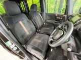 運転席まわりには十分なスペースがあり、大柄な方でもゆったり運転していただける環境です。