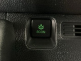 ★ECONスイッチ★ エコドライブを加速しよう!スイッチをONにすると、運転の仕方によるロスを抑え込み燃費をよくするようクルマが頑張ります(*^ー^*)燃費向上にチャレンジ♪