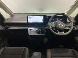 全方位で視界が広い。気持ちがよくて、運転もしやすい。1列目から3列目まで、すべての席がゆったりと座れるスペシャルシートです♪
