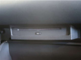 車内でCD DVDのメディアが楽しめます。
