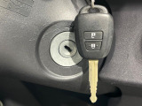 【キーレス】少し離れた場所からでもボタン一つでドアの開錠・施錠ができるのでとっても便利!ドアの鍵穴周りに傷をつけることもありません♪