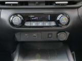 オートエアコンですので、車内を快適な空間に出来ます♪