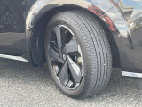 スタイリッシュな純正アルミホイール 205/50R17☆