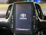 【メーカー純正ナビ】インテリアに溶け込むスタイリッシュな「専用設計」メーカーナビを装備♪視認性や操作性など基本性能にも優れ、より上質なカーライフをお楽しみいただけます。