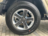 Jeepロゴ入り純正アルミホイールになります