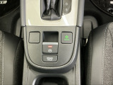 パーキングブレーキはスマートな電子制御式と合わせて渋滞時等にブレーキペダルから足を離しても停車状態を保持してくれるオートブレーキホールド機能で運転が楽になります。スタートはアクセルペダルを踏むだけ