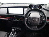 視線を前方に誘導する、トップマウントメーターを起点とし、安全確認がしやすく、運転に集中できる構成に。最大限走りの良さを楽しむことができます。