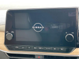 【純正9型ナビ】人気の純正ナビを装備しております。ナビの使いやすさはもちろん、オーディオ機能も充実!キャンプや旅行はもちろん、通勤や買い物など普段のドライブも楽しくなるはず♪