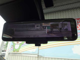 スマートルームミラー画像になります。リアシートに人が乗ってる時やトランクに荷物がたくさん積んでルームミラーが使えないときに便利なオプションです!