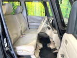 運転席シート廻りは使用感も少なく、良好な状態となっています。前オーナー様が丁寧に使っていたことがよくわかりますね。