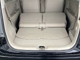 後席の操作がしやすく、荷物の量や大きさに合わせてスムーズにシートアレンジが行えます。