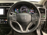 ハンドルにHondaセンシング系のクルーズコントロールやレーンキープアシストなどのスイッチと、オーディオの操作スイッチが装備されています。ハンドルから手を離さず安全に操作できます。