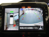 アラウンドビューモニターは4方のカメラで真上から車を見たようにモニターで確認ができます。周辺の安全確認、小さなお子様や障害物も目視で確認できるので駐車のしやすさだけでなく、事故防止にも役立ちます。