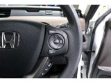 Hondaセンシングの機能のひとつ、アダプティブクルーズコントロール付!アクセルから足を離しても設定したスピードと前車との車間を保ち走行してくれます!車線維持もアシスト☆高速道路で疲労軽減ですね☆