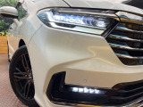 【LEDヘッドライト】悪天候や夜間走行時も良好な視界を確保し安心して運転できる高輝度LEDヘッドライトを装備!点灯速度が早く、消費電力も抑えられています。