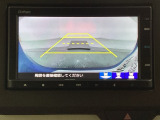 バックでの車庫入れも安心です! リアカメラが付いているバックモニター付のナビを装備しております。操作線もついており距離感も画面から確認できます。