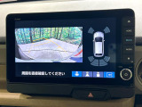【マルチビューカメラシステム】専用のカメラにより、上から見下ろしたような視点で360度クルマの周囲を確認することができます☆死角部分も確認しやすく、狭い場所での切り返しや駐車もスムーズに行えます。