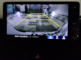 バックカメラの画像です。ガイドラインがスムースな車庫入れをサポートいたします。車庫入れの安心感がアップしますね。