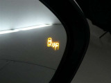 【ブラインドスポットモニター】車両左右後方からの接近車両を検知してドアミラー部のランプでお知らせします。