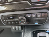 車内環境を自動でコントロールするフルオートエアコン。長距離ドライブも快適です。