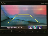 バックでの車庫入れも安心です! リアカメラが付いているバックモニター付のナビを装備しております。操作線もついており距離感も画面から確認できます。