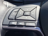 手元でナビの音量調整等が出来るのでナビの操作によるわき見運転を防止することが出来ます。
