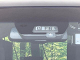 【三菱e-Assist】走行中に前方の車両等を認識し、衝突しそうな時は警報とブレーキで衝突回避と被害軽減をアシスト。より安全にドライブをお楽しみいただけます。