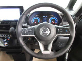 運転が楽しくなる明るく開放的な運転席まわりです。