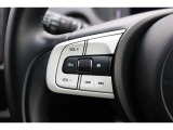 ハンドル左部分でオーディオ操作が可能。そのため、運転中でも目線をずらさずに安全運転♪また、メーターの表示切替もダイヤル式でお好みに合わせられます