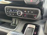 運転席助手席シートヒーター、オートエアコン、USBジャック