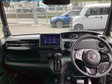フロントガラスが大きく、ワイドな視界で運転もしやすくなるように設定されています。