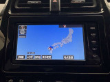 ナビ付きです。目的地を設定すれば、初めての場所でも簡単に行くことが出来ます。(音楽だって聴けちゃいます。)今や欠かせないアイテムですね。カーナビと共に楽しいカーライフを送って下さい(^0^)