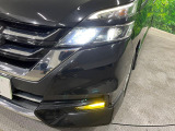 【LEDヘッドライト】悪天候や夜間走行時も良好な視界を確保し安心して運転できる高輝度LEDヘッドライトを装備!点灯速度が早く、消費電力も抑えられています。