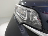 LEDヘッドライトは、点灯の瞬間から最大光量を発揮し、突然暗くなるトンネルなどでの安定感を高めます。