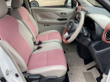 運転席は広々としていて、ゆったりと運転をお楽しみいただくことができますよ。