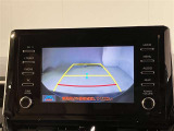 【バックカメラ】あると便利なバックカメラ装備!駐車時に後方がリアルタイム映像で確認できます。立体駐車場や夜間の車庫入れ時に大活躍!運転スキルに関わらず、今や必須となった装備ですね♪