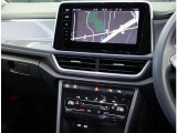 VW純正インフォティメントシステム「DiscoverPro」大変使いやすいタッチパネル型ナビゲーションでETC2.0とエンブレム内蔵バックカメラが付いています。