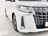 フォグランプ装着車です。暗い夜道の車両前方を明るく照らします