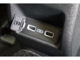 後部座席向けのUSBソケットも装備されています!