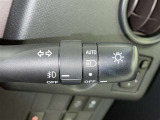 トンネルなど、周囲の明るさの変化でランプ類を自動オン・オフするコンライトです(消し忘れ防止機能付)