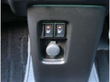 【シートヒーター】寒い日の運転など冷えやすい脚部を快適に温めてくれる。嬉しい機能♪