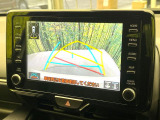 【バックカメラ】駐車時に後方がリアルタイム映像で確認できます。大型商業施設や立体駐車場での駐車時や、夜間のバック時に大活躍!運転スキルに関わらず、今や必須となった装備のひとつです!