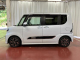 【スマートアシスト搭載車】 衝突回避支援ブレーキ機能(対車両・歩行者)、衝突警報機能(対車両・対歩行者)、誤発信抑制制御機能などの機能で安全な運転をサポートします。