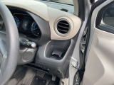 運転席側のドリンクホルダーです。助手席にも、同様にドリンクホルダーが、ございます。